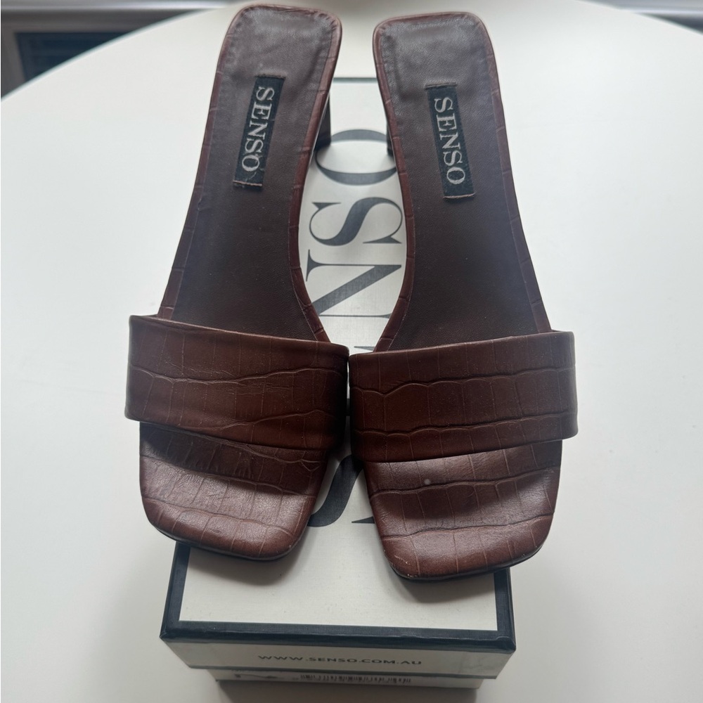 SENSO Maisy Chocolate Brown Croc-Embossed Sandals